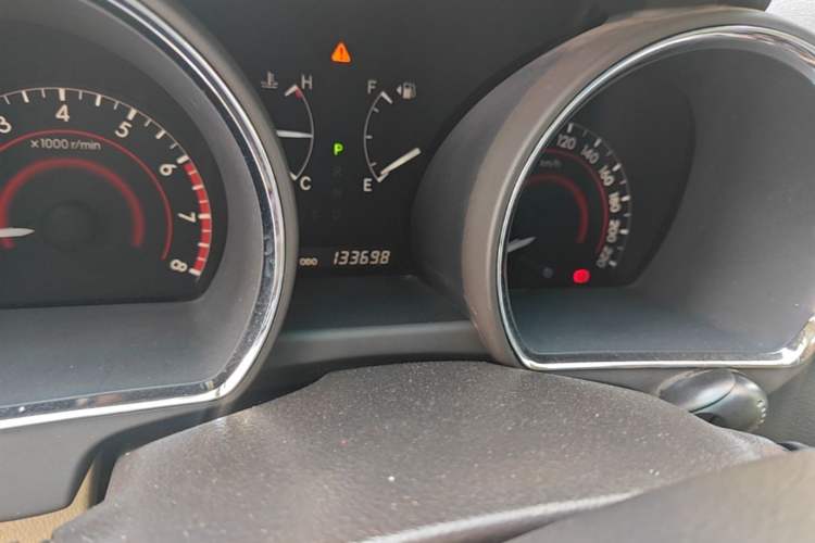 Used Toyota Highlander 2011 2.7L Two-Wheel Drive 7-Seater Luxury Navigation Edition Odometer Close Up