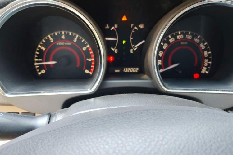 Used Toyota Highlander 2011 2.7L Two-Wheel Drive 7-Seater Luxury Edition Odometer Close Up