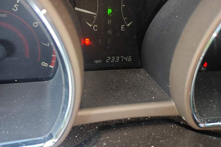 Used Toyota Highlander 2011 2.7L Two-Wheel Drive 7-Seater Luxury Navigation Edition Odometer Close Up