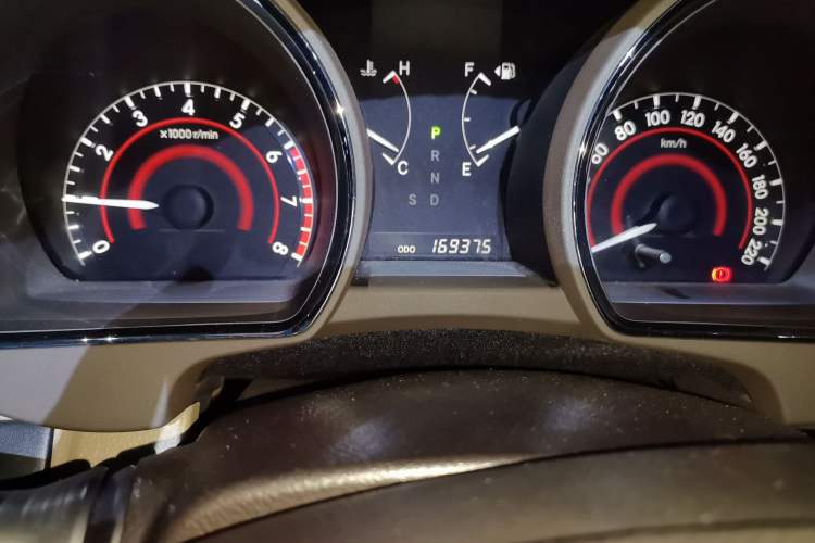 Used Toyota Highlander 2011 2.7L Two-Wheel Drive 5-Seater Sport Edition Odometer Close Up
