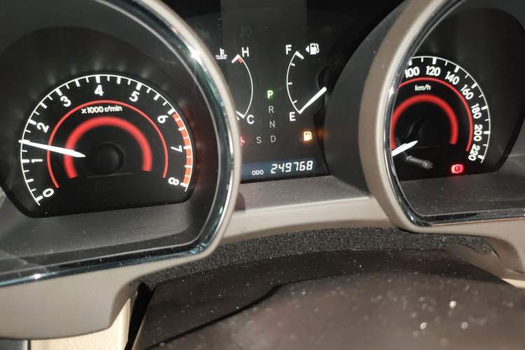 Used Toyota Highlander 2011 2.7L Two-Wheel Drive 7-Seater Elite Edition Odometer Close Up