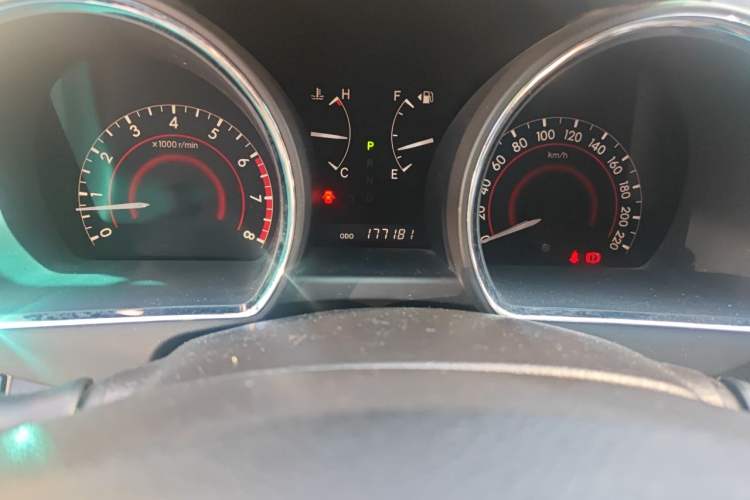 Used Toyota Highlander 2011 2.7L Two-Wheel Drive 5-Seater Elite Edition Odometer Close Up