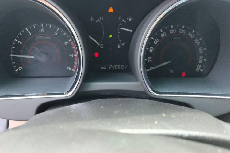 Used Toyota Highlander 2011 2.7L Two-Wheel Drive 7-Seater Luxury Navigation Edition Odometer Close Up