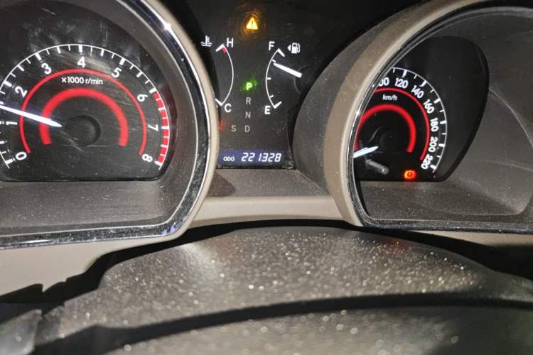 Used Toyota Highlander 2011 2.7L Two-Wheel Drive 7-Seater Luxury Edition Odometer Close Up