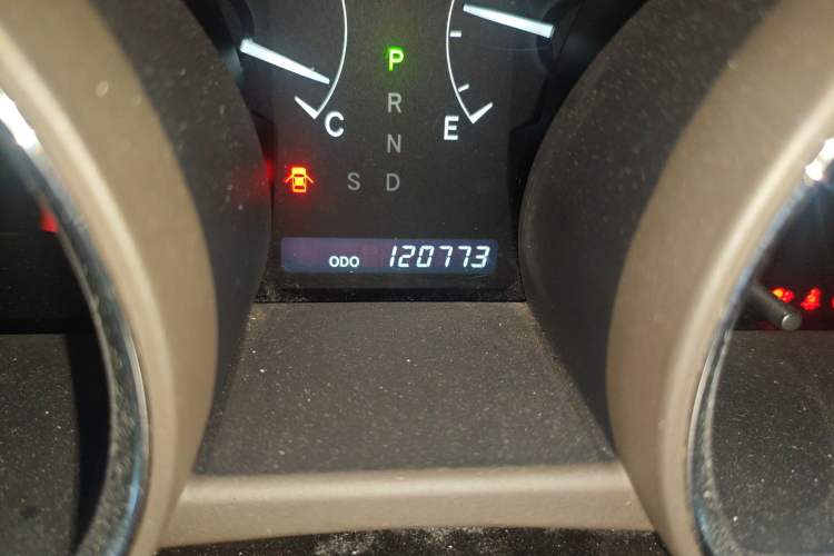 Used Toyota Highlander 2011 2.7L Two-Wheel Drive 7-Seater Luxury Edition Odometer Close Up