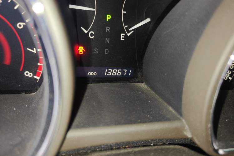 Used Toyota Highlander 2011 2.7L Two-Wheel Drive 7-Seater Luxury Navigation Edition Odometer Close Up