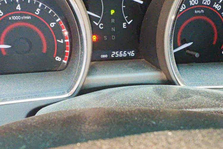 Used Toyota Highlander 2011 2.7L Two-Wheel Drive 7-Seater Luxury Edition Odometer Close Up