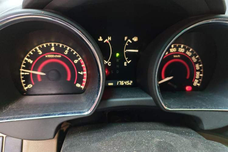 Used Toyota Highlander 2011 2.7L Two-Wheel Drive 5-Seater Elite Edition Odometer Close Up