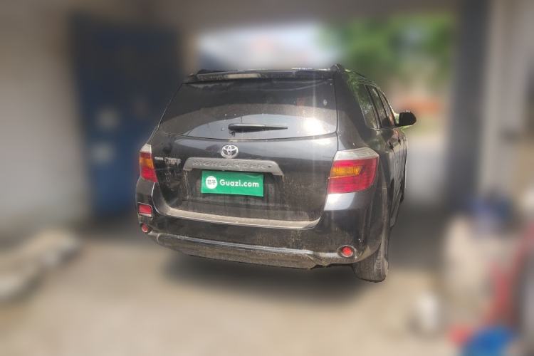 Used Toyota Highlander 2011 2.7L Two-Wheel Drive 7-Seater Luxury Edition Rear