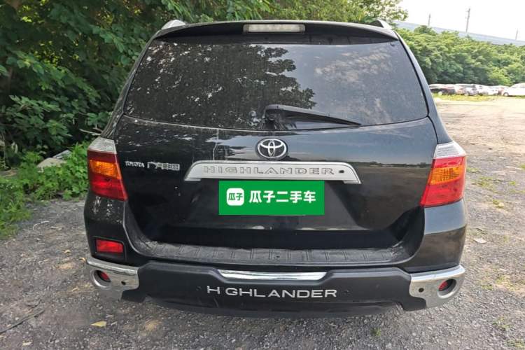 Used Toyota Highlander 2011 2.7L Two-Wheel Drive 7-Seater Supreme Edition Rear