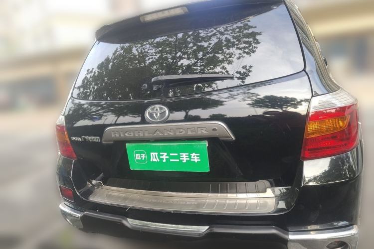 Used Toyota Highlander 2011 2.7L Two-Wheel Drive 7-Seater Luxury Edition Rear