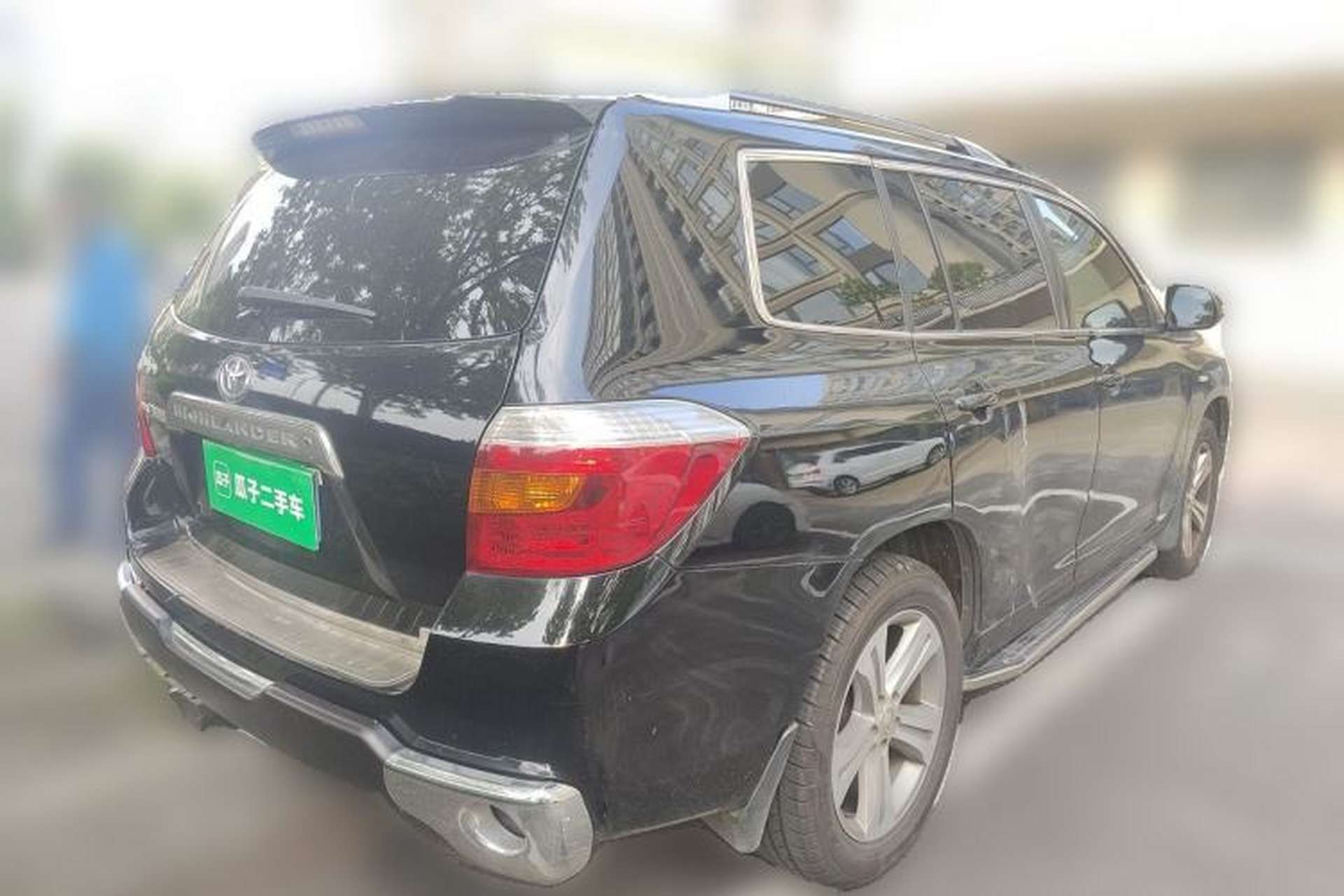 Used Toyota Highlander 2011 2.7L Two-Wheel Drive 7-Seater Luxury Edition Rear Right 45 Deg