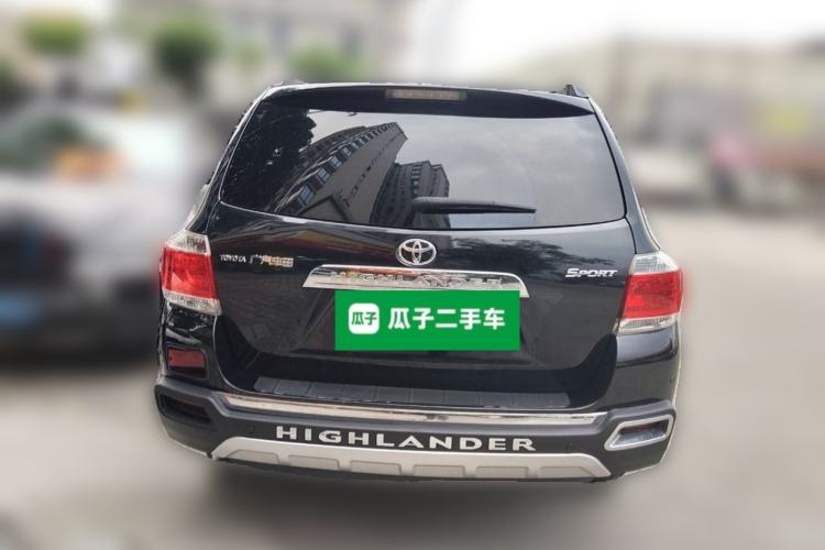 Used Toyota Highlander 2011 2.7L Two-Wheel Drive 7-Seater Luxury Edition Rear