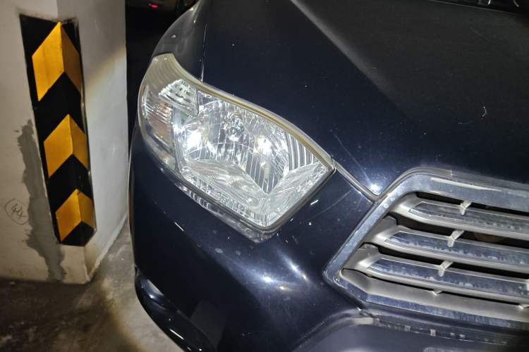 Used Toyota Highlander 2011 2.7L Two-Wheel Drive 7-Seater Supreme Edition Right Front Headlight