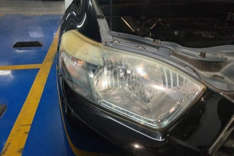 Used Toyota Highlander 2011 2.7L Two-Wheel Drive 7-Seater Luxury Edition Right Front Headlight