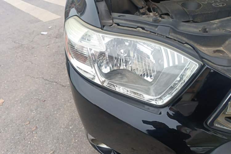 Used Toyota Highlander 2011 2.7L Two-Wheel Drive 5-Seater Elite Edition Right Front Headlight