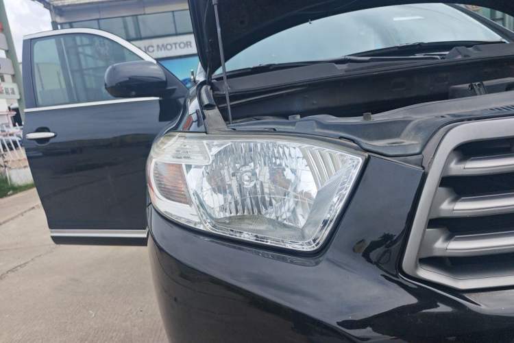 Used Toyota Highlander 2011 2.7L Two-Wheel Drive 7-Seater Elite Edition Right Front Headlight