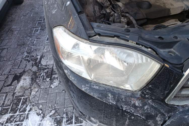 Used Toyota Highlander 2011 2.7L Two-Wheel Drive 5-Seater Elite Edition Right Front Headlight