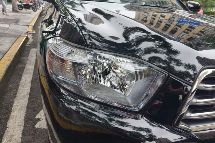 Used Toyota Highlander 2011 2.7L Two-Wheel Drive 7-Seater Luxury Edition Right Front Headlight