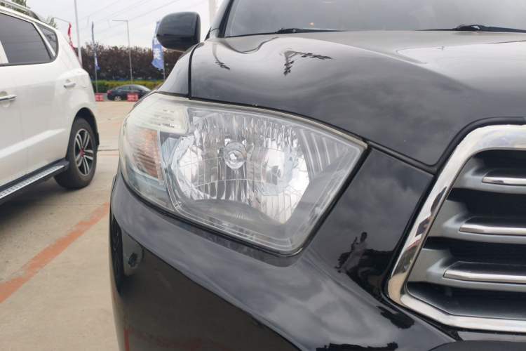 Used Toyota Highlander 2011 2.7L Two-Wheel Drive 5-Seater Sport Edition Right Front Headlight