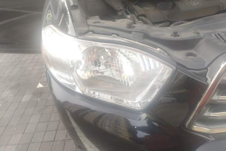 Used Toyota Highlander 2011 2.7L Two-Wheel Drive 7-Seater Luxury Edition Right Front Headlight