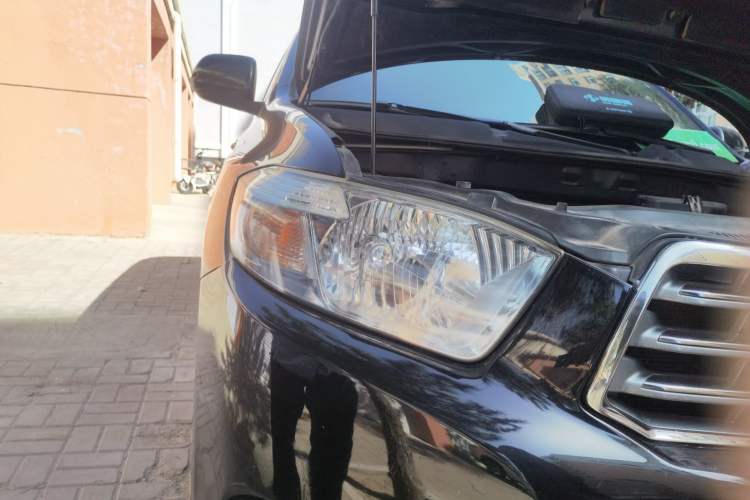 Used Toyota Highlander 2011 2.7L Two-Wheel Drive 5-Seater Sport Edition Right Front Headlight