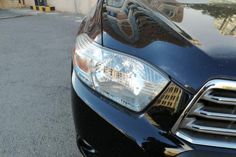 Used Toyota Highlander 2011 2.7L Two-Wheel Drive 7-Seater Luxury Edition Right Front Headlight