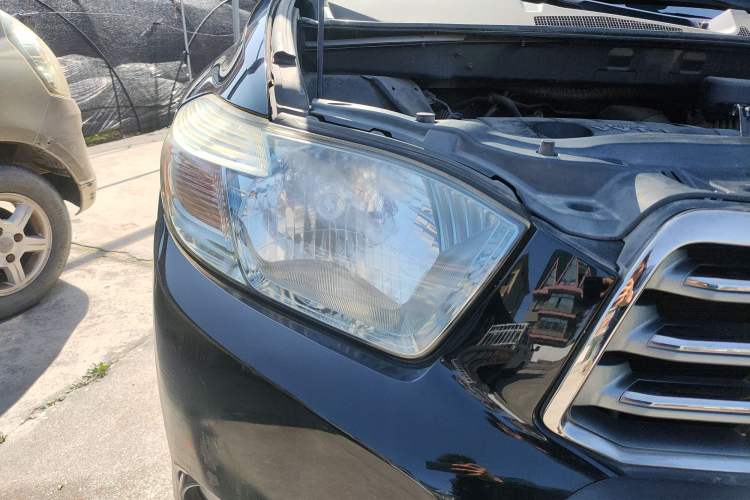 Used Toyota Highlander 2011 2.7L Two-Wheel Drive 7-Seater Luxury Edition Right Front Headlight
