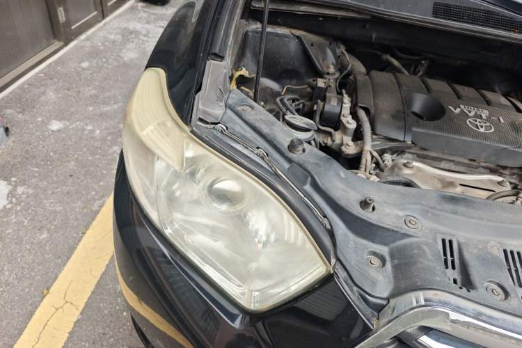 Used Toyota Highlander 2011 2.7L Two-Wheel Drive 5-Seater Elite Edition Right Front Headlight