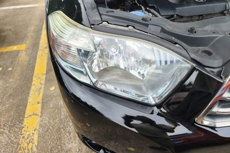 Used Toyota Highlander 2011 2.7L Two-Wheel Drive 7-Seater Luxury Edition Right Front Headlight