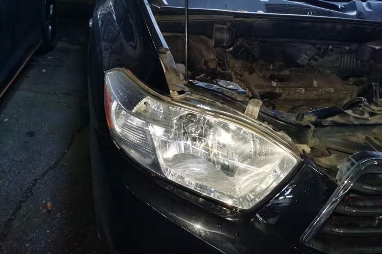 Used Toyota Highlander 2011 2.7L Two-Wheel Drive 7-Seater Elite Edition Right Front Headlight