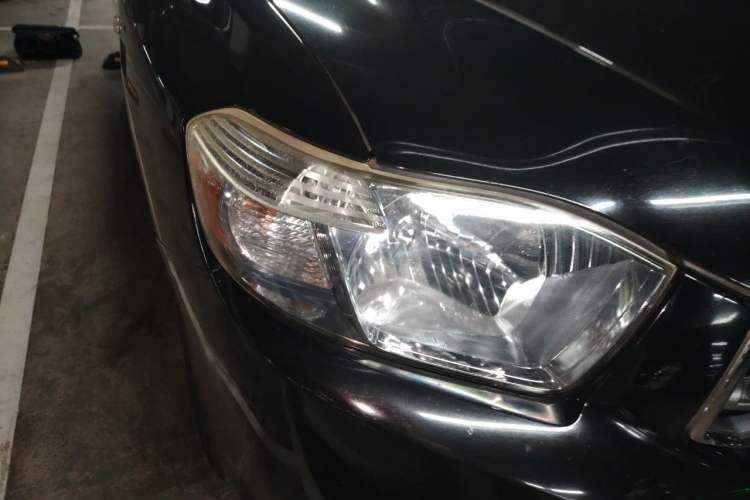 Used Toyota Highlander 2011 2.7L Two-Wheel Drive 7-Seater Luxury Edition Right Front Headlight