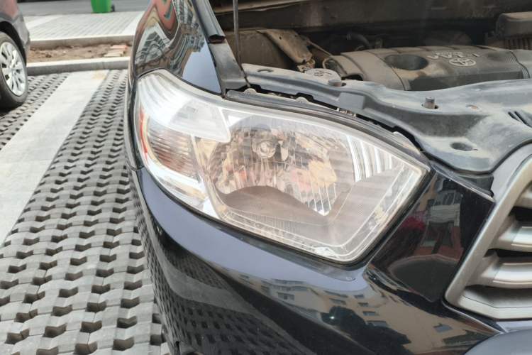 Used Toyota Highlander 2011 2.7L Two-Wheel Drive 5-Seater Elite Edition Right Front Headlight