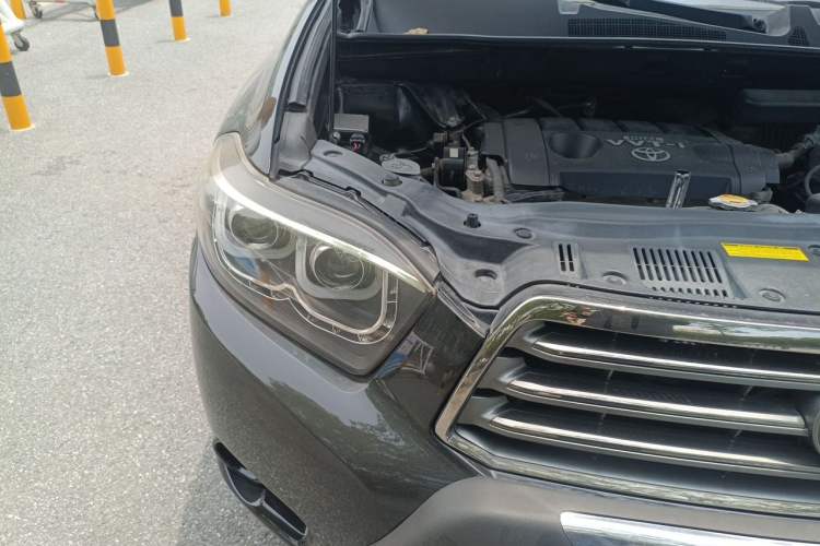 Used Toyota Highlander 2011 2.7L Two-Wheel Drive 7-Seater Luxury Navigation Edition Right Front Headlight