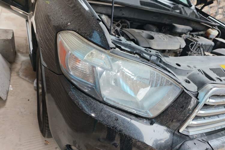 Used Toyota Highlander 2011 2.7L Two-Wheel Drive 7-Seater Luxury Edition Right Front Headlight