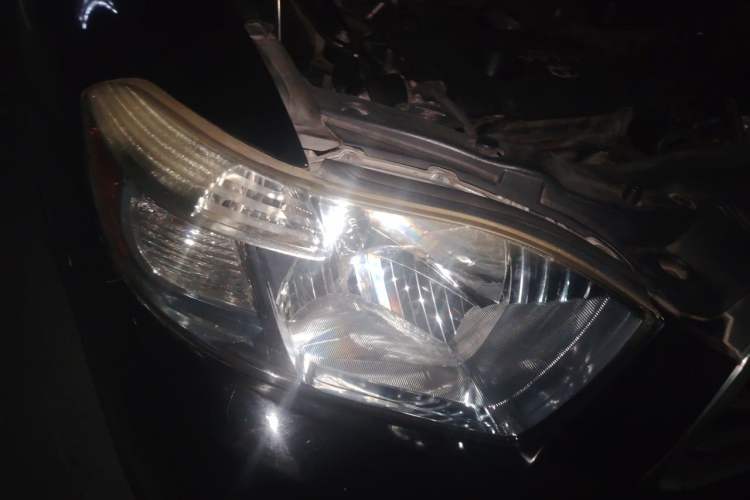 Used Toyota Highlander 2011 2.7L Two-Wheel Drive 7-Seater Luxury Edition Right Front Headlight