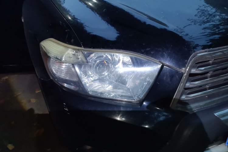 Used Toyota Highlander 2011 2.7L Two-Wheel Drive 5-Seater Sport Edition Right Front Headlight