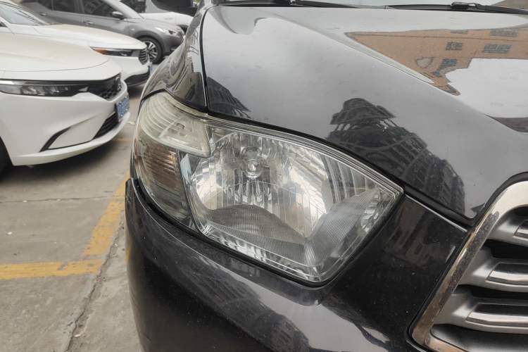 Used Toyota Highlander 2011 2.7L Two-Wheel Drive 7-Seater Luxury Edition Right Front Headlight