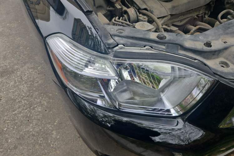 Used Toyota Highlander 2011 2.7L Two-Wheel Drive 7-Seater Elite Edition Right Front Headlight