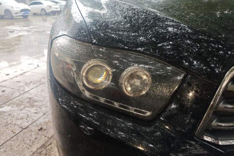 Used Toyota Highlander 2011 2.7L Two-Wheel Drive 7-Seater Luxury Edition Right Front Headlight
