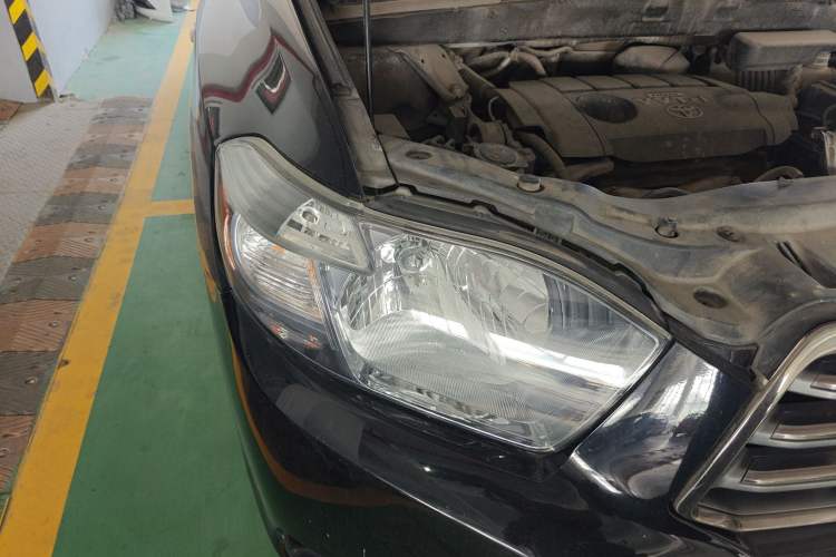 Used Toyota Highlander 2011 2.7L Two-Wheel Drive 7-Seater Luxury Navigation Edition Right Front Headlight