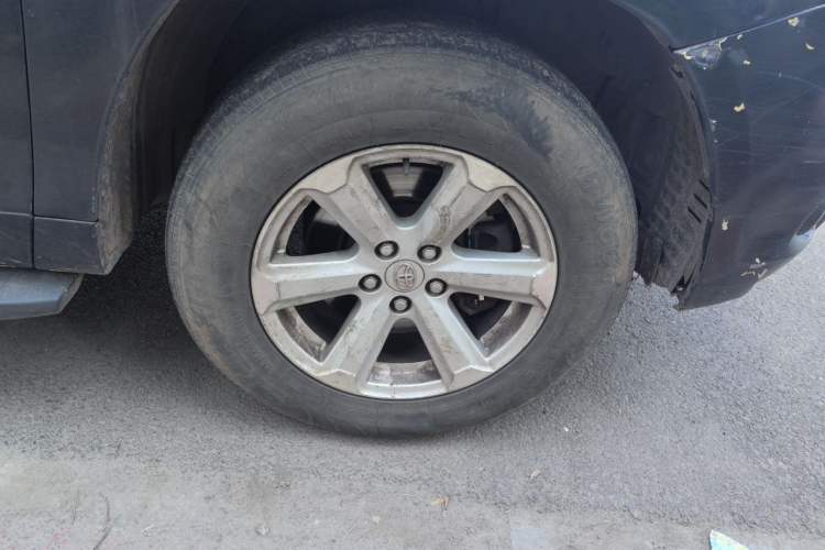 Used Toyota Highlander 2011 2.7L Two-Wheel Drive 5-Seater Elite Edition Right Front Wheel Hub