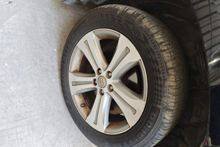Used Toyota Highlander 2011 2.7L Two-Wheel Drive 7-Seater Luxury Edition Right Front Wheel Hub