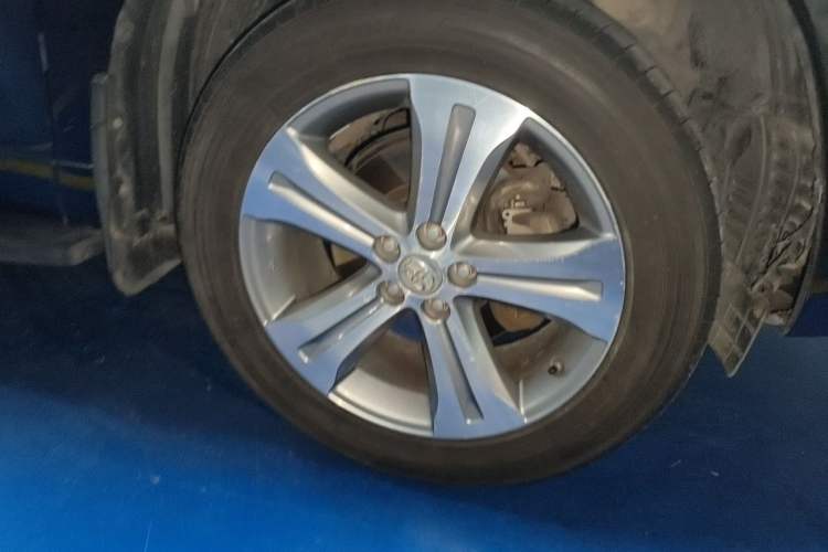 Used Toyota Highlander 2011 2.7L Two-Wheel Drive 7-Seater Luxury Edition Right Front Wheel Hub