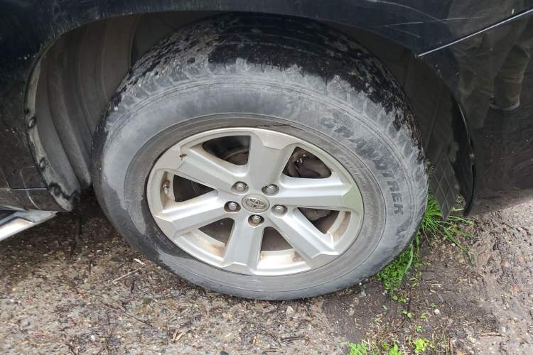Used Toyota Highlander 2011 2.7L Two-Wheel Drive 7-Seater Elite Edition Right Front Wheel Hub