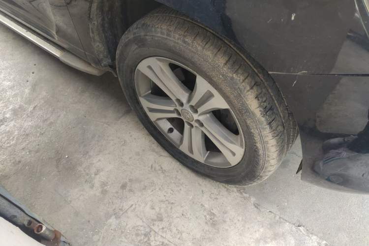 Used Toyota Highlander 2011 2.7L Two-Wheel Drive 7-Seater Luxury Edition Right Front Wheel Hub
