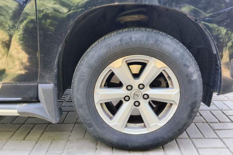 Used Toyota Highlander 2011 2.7L Two-Wheel Drive 5-Seater Elite Edition Right Front Wheel Hub
