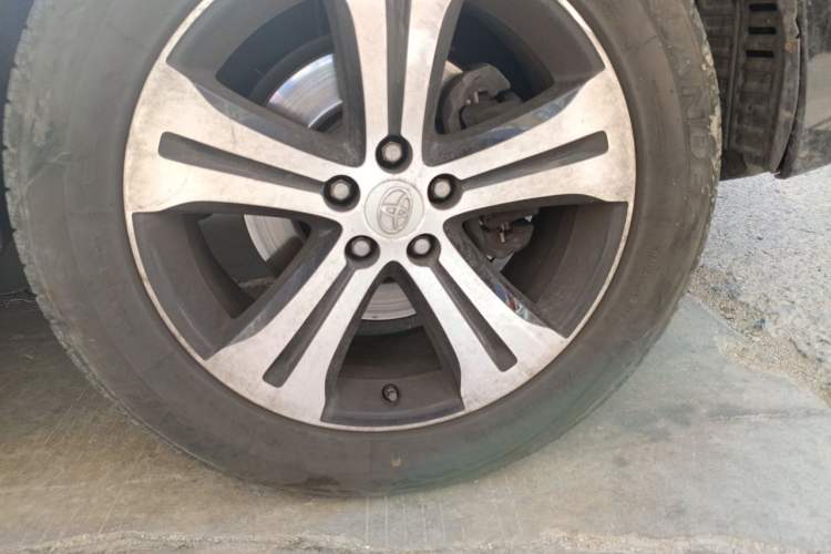 Used Toyota Highlander 2011 2.7L Two-Wheel Drive 5-Seater Elite Edition Right Front Wheel Hub
