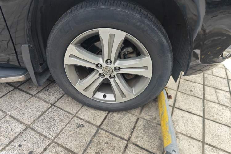 Used Toyota Highlander 2011 2.7L Two-Wheel Drive 5-Seater Sport Edition Right Front Wheel Hub