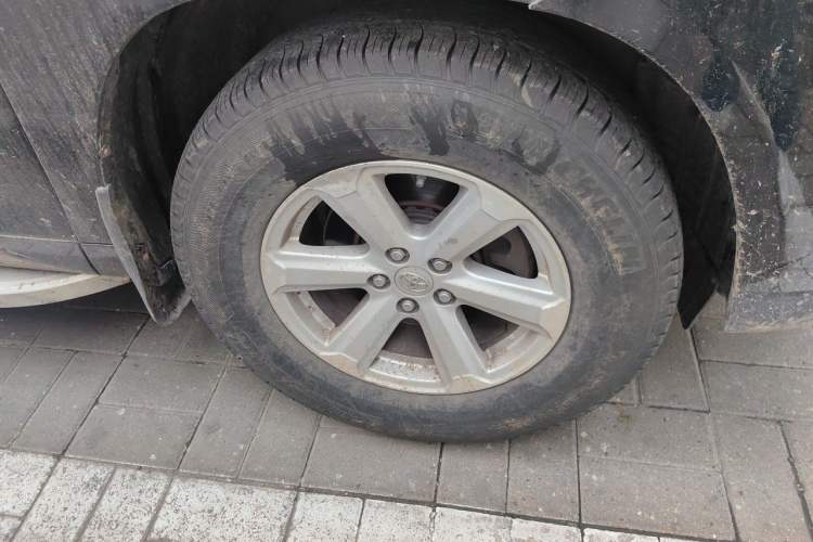 Used Toyota Highlander 2011 2.7L Two-Wheel Drive 5-Seater Elite Edition Right Front Wheel Hub
